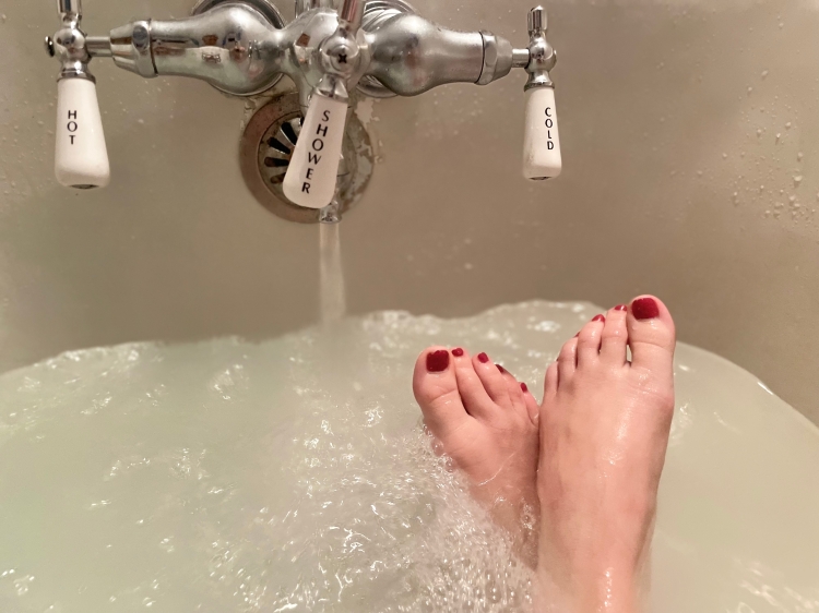 What I've Learned From Selling Feet Pics – Ella Dawson